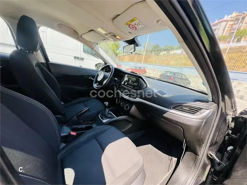 Usado Fiat Tipo Pop 120 CV (88 kW) 2018 Negro Familiar