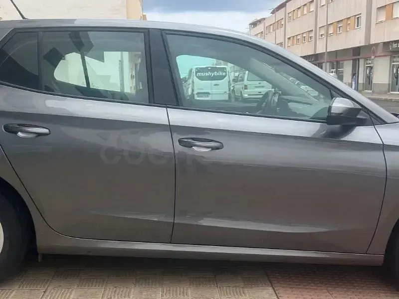 Usado Skoda Fabia 115 CV (84 kW) 2024 Gris / plata Utilitario