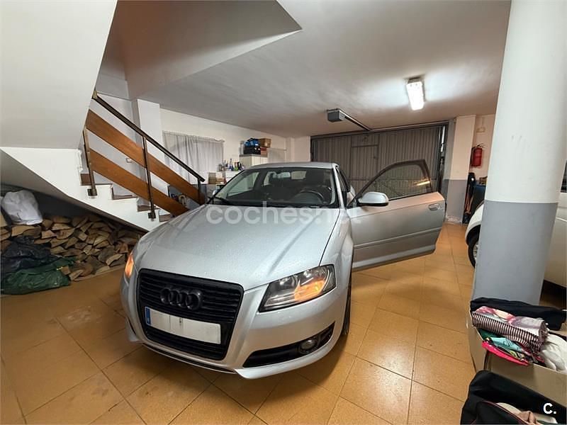 Usado Audi A3 Attraction 105 CV (77 kW) 2011 Gris / plata Utilitario