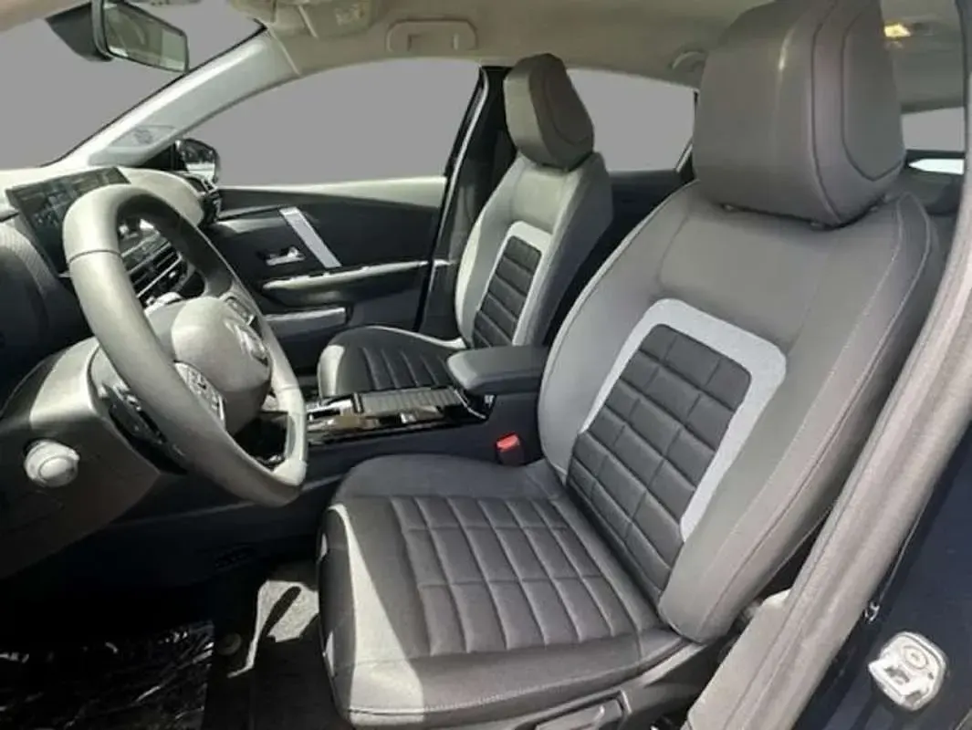 Nuevo Citroën C4 Business Class 145 CV (106 kW) 2026 Gris SUV