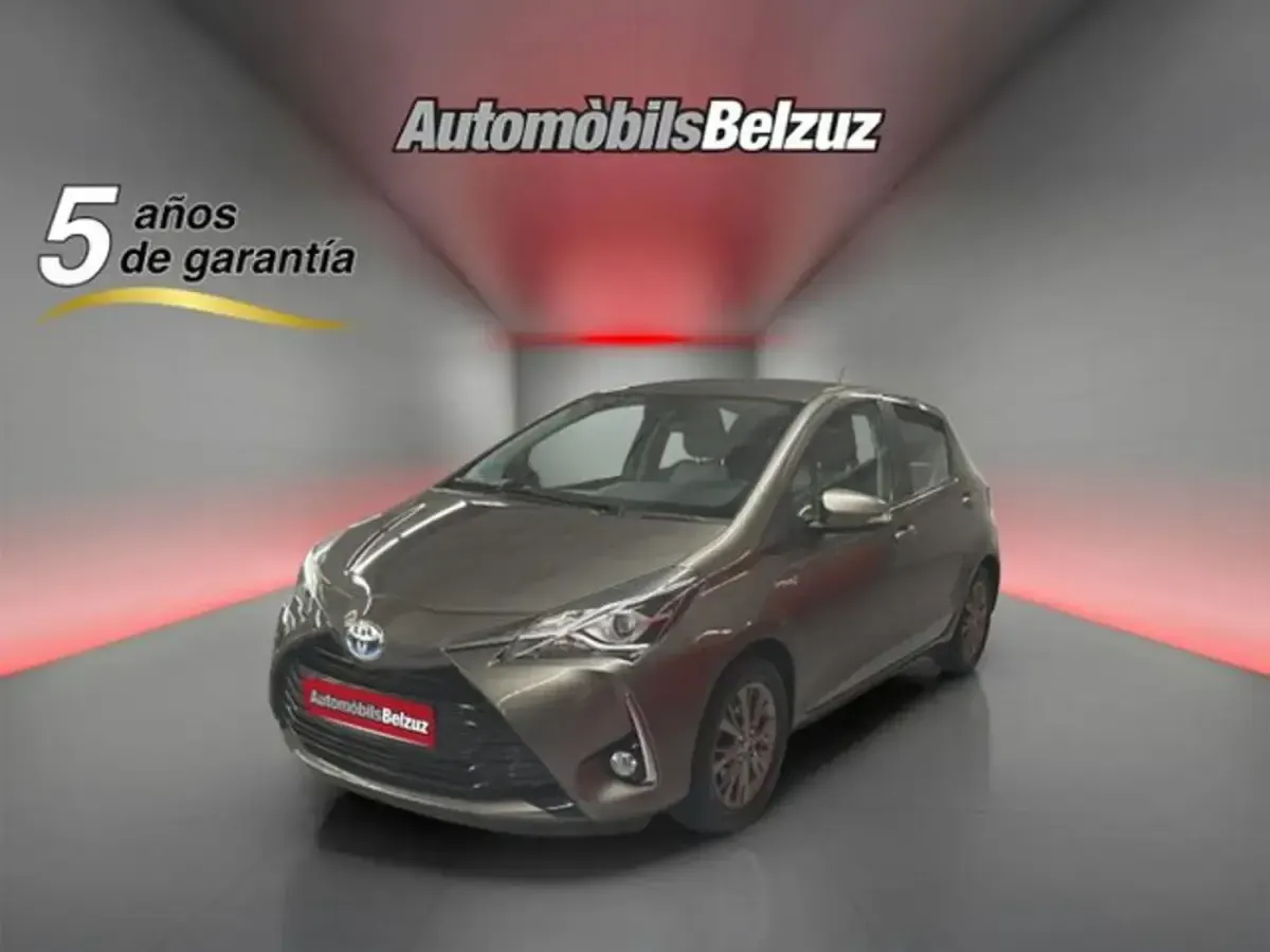Usado Toyota Yaris Hybrid Active 100 CV (73 kW) 2019
