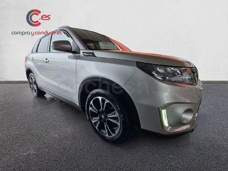 Usado Suzuki Vitara GLX 116 CV (85 kW) 2022 Gris / plata SUV