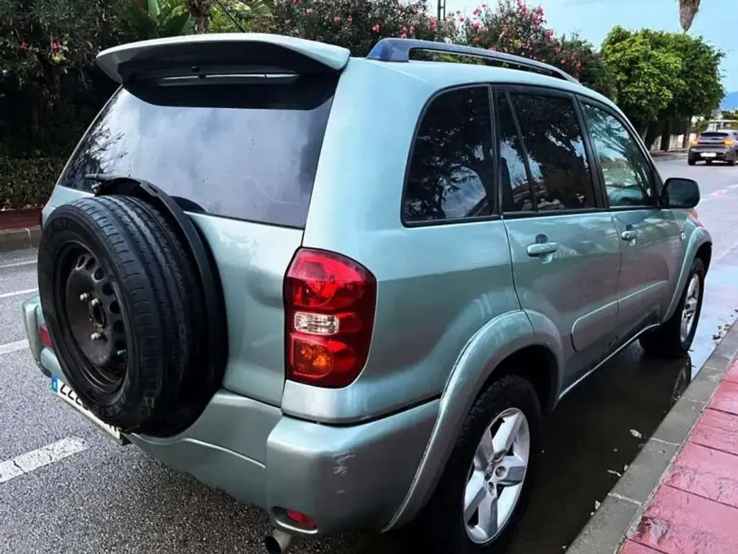 Usado Toyota RAV4 Sol 116 CV (85 kW) 2005 Gris SUV
