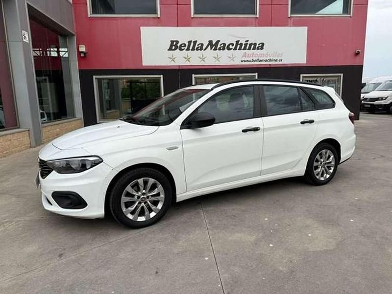 Usado Fiat Tipo Lounge 120 CV (88 kW) 2018 Blanco Familiar