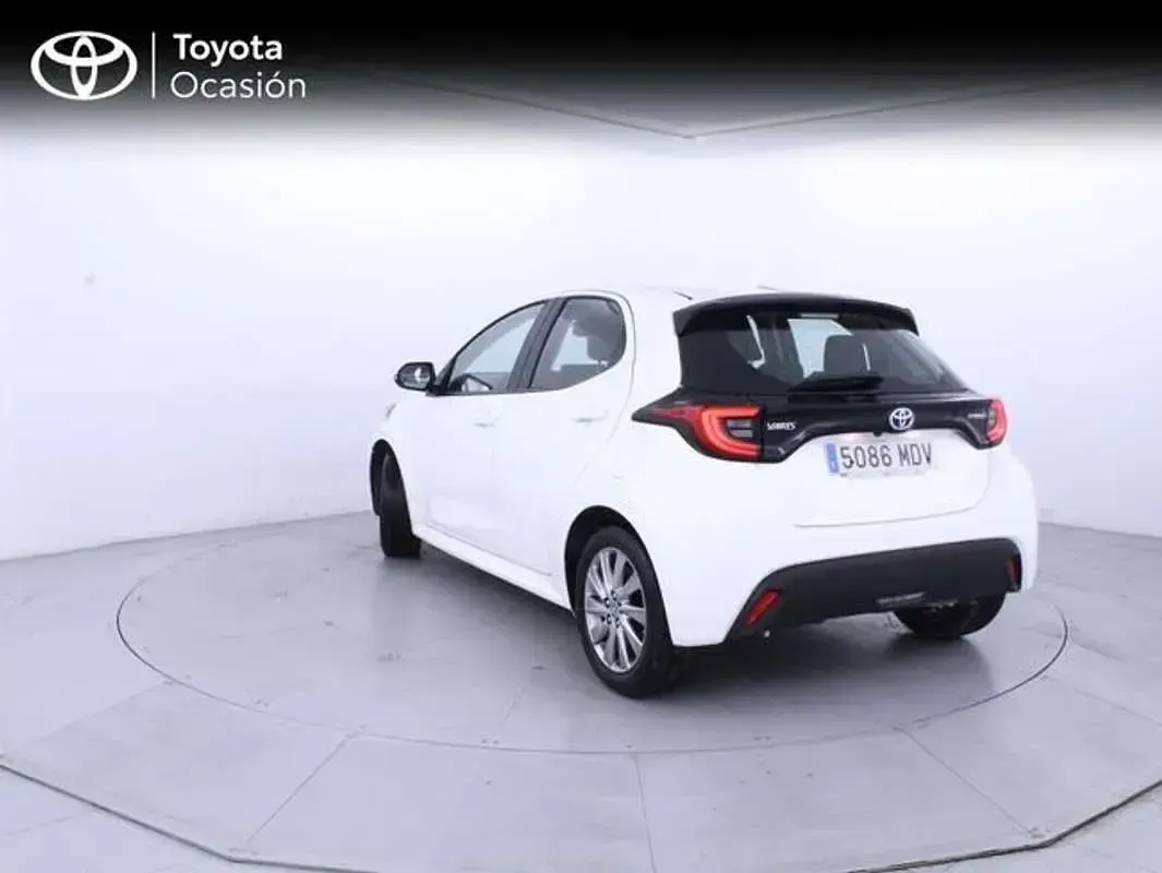 Usado Toyota Yaris Active 116 CV (85 kW) 2023 Blanco Utilitario