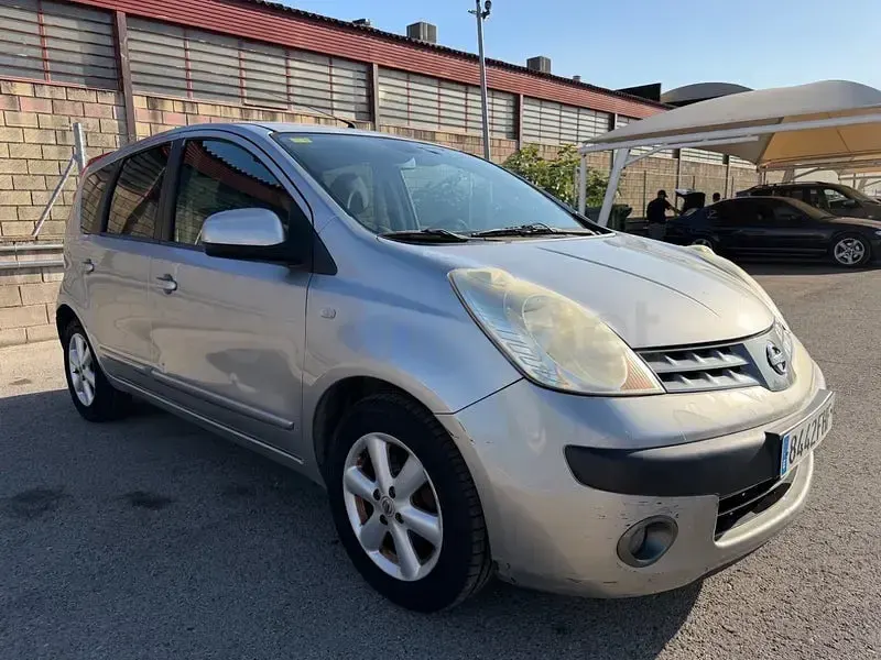 Usado Nissan Note Acenta 88 CV (64 kW) 2007 Gris / plata Utilitario