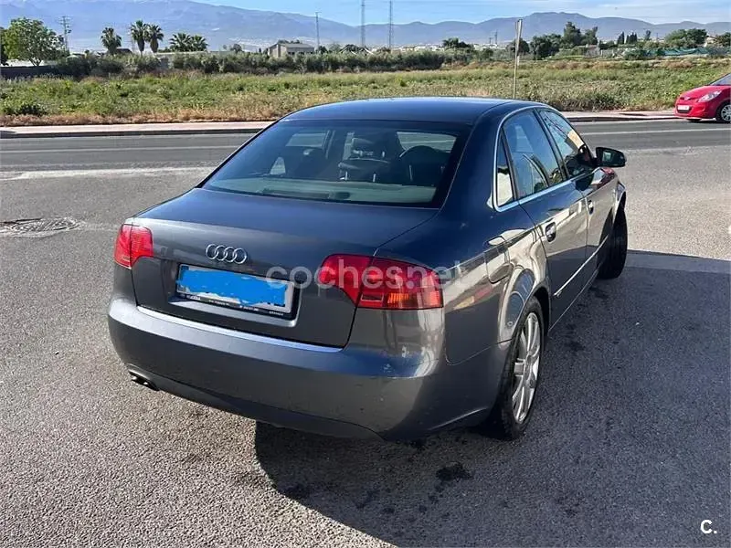 Usado Audi A4 S-Line 140 CV (102 kW) 2007 Gris / plata Berlina
