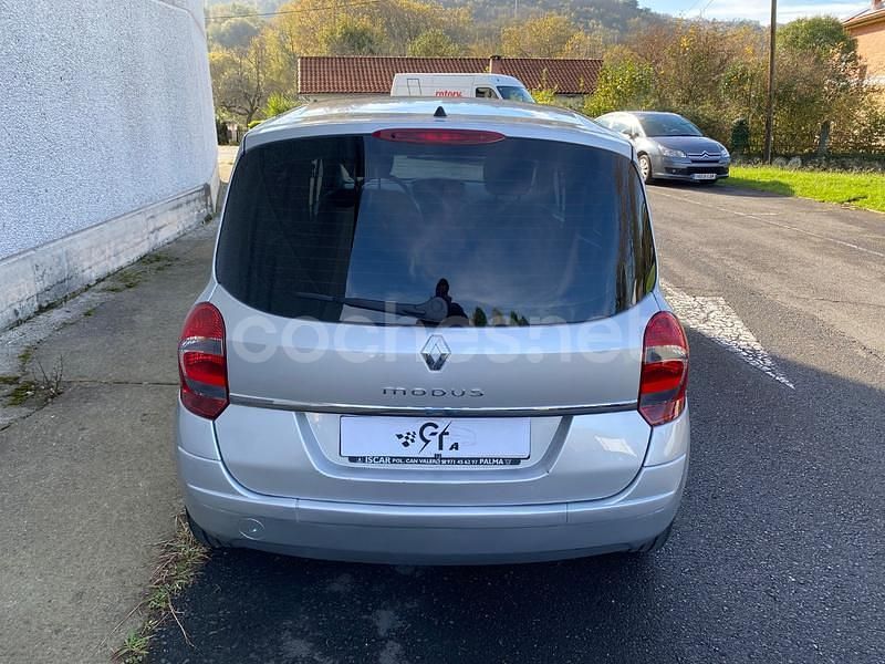 Usado Renault Grand Modus Evolution 90 CV (66 kW) 2012 Gris / plata Monovolumen