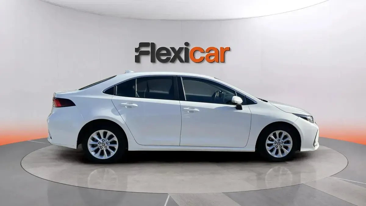 Usado Toyota Corolla Active 125 CV (91 kW) 2022 Blanco Berlina