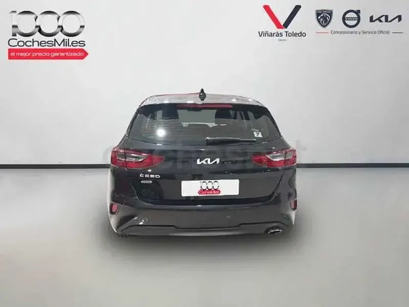Usado Kia Ceed 136 CV (100 kW) 2024 Negro Utilitario