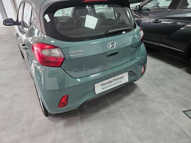 Usado Hyundai i10 67 CV (49 kW) 2022 Verde Utilitario