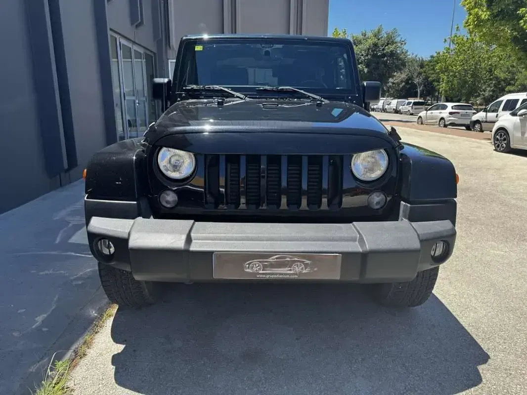 Usado Jeep Wrangler Sahara 200 CV (147 kW) 2016 Negro SUV