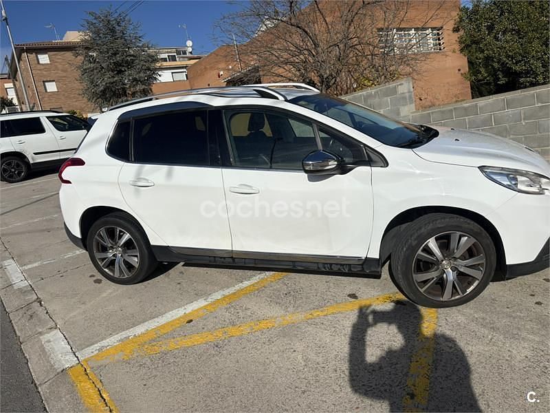 Usado Peugeot 2008 Allure 120 CV (88 kW) 2016 Blanco SUV