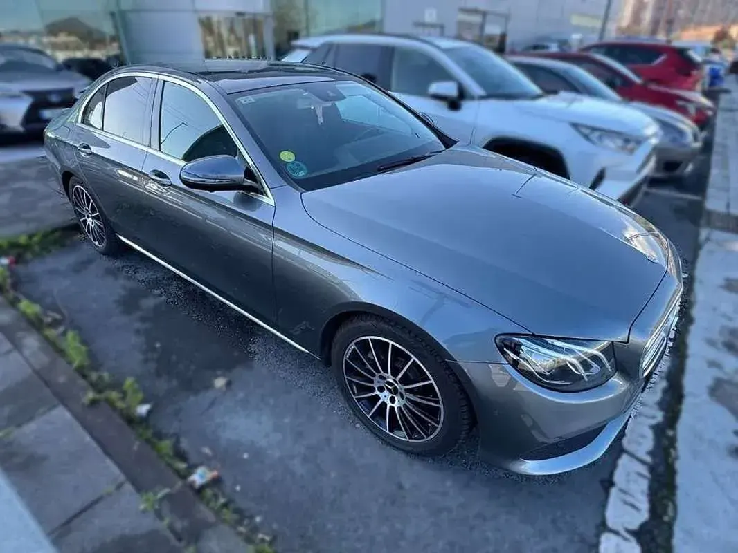 Usado Mercedes E220 194 CV (142 kW) 2018 Gris Berlina