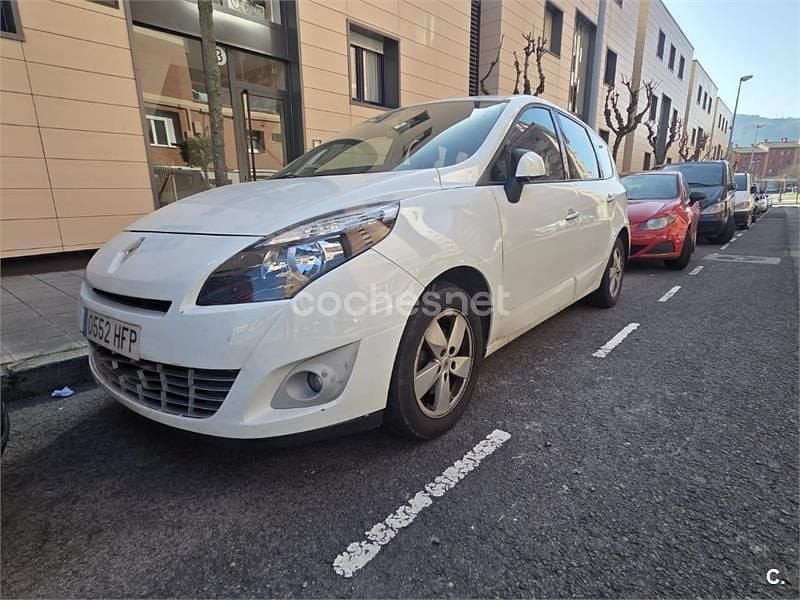 Usado Renault Scénic III Dynamique 110 CV (80 kW) 2011 Blanco Monovolumen