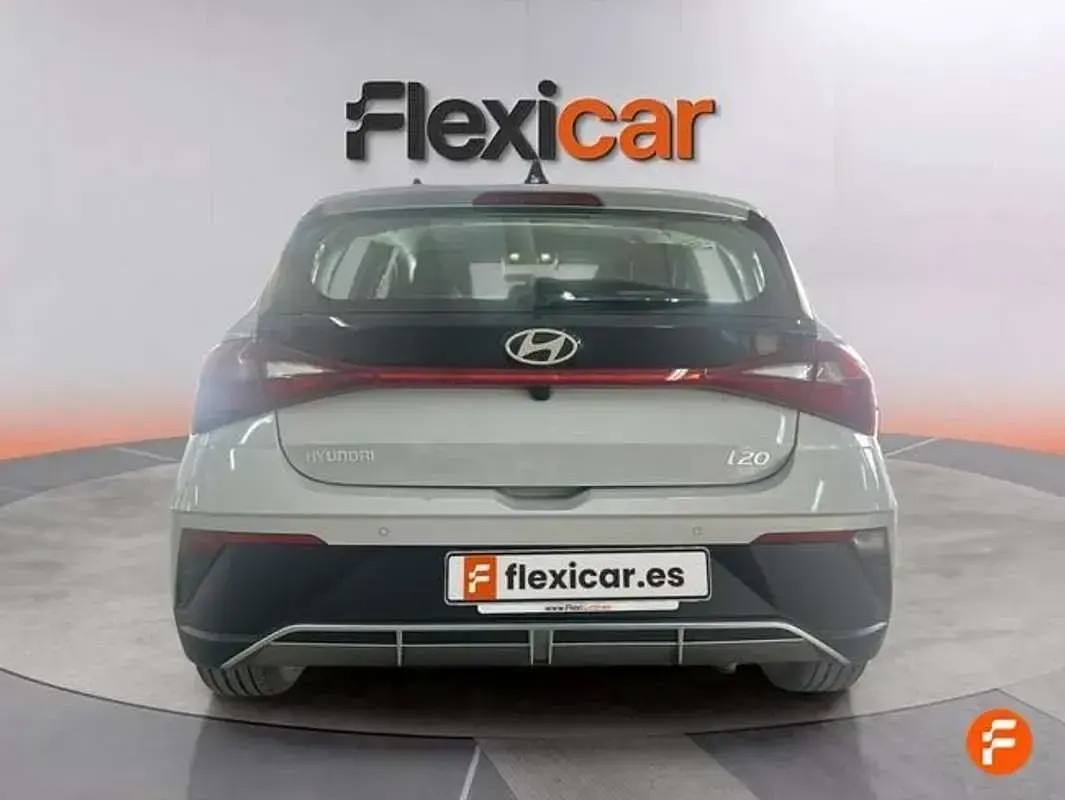 Usado Hyundai i20 84 CV (61 kW) 2024 Gris Utilitario