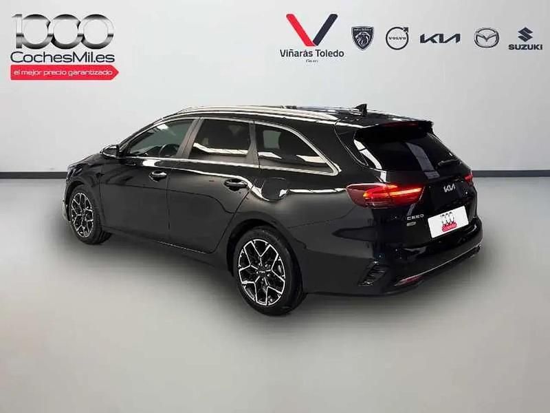 Begagnad Kia Ceed 100 HK (73 kW) 2025 Svart Halvkombi
