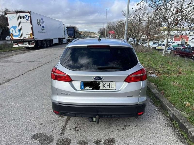Usado Ford Focus Active 125 CV (91 kW) 2018 Gris Utilitario