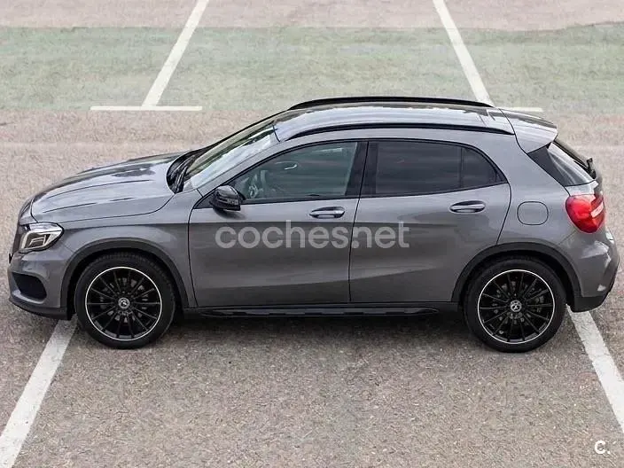 Usado Mercedes GLA200 AMG line 136 CV (100 kW) 2017 Gris / plata SUV