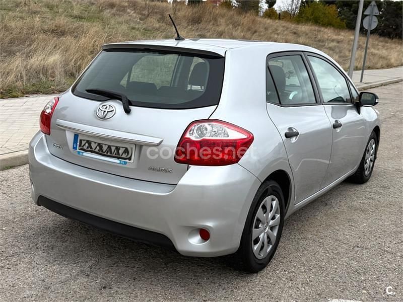 Usado Toyota Auris Active 90 CV (66 kW) 2012 Gris / plata Berlina