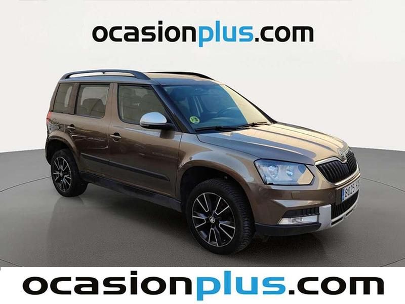 Usado Skoda Yeti Outdoor Elegance 110 CV (80 kW) 2014 Marrón SUV