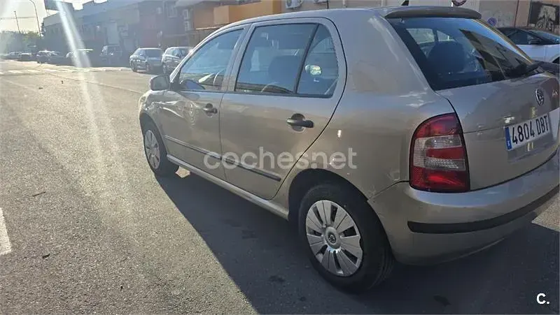Usado Skoda Fabia Comfort 75 CV (55 kW) 2004 Beige Berlina