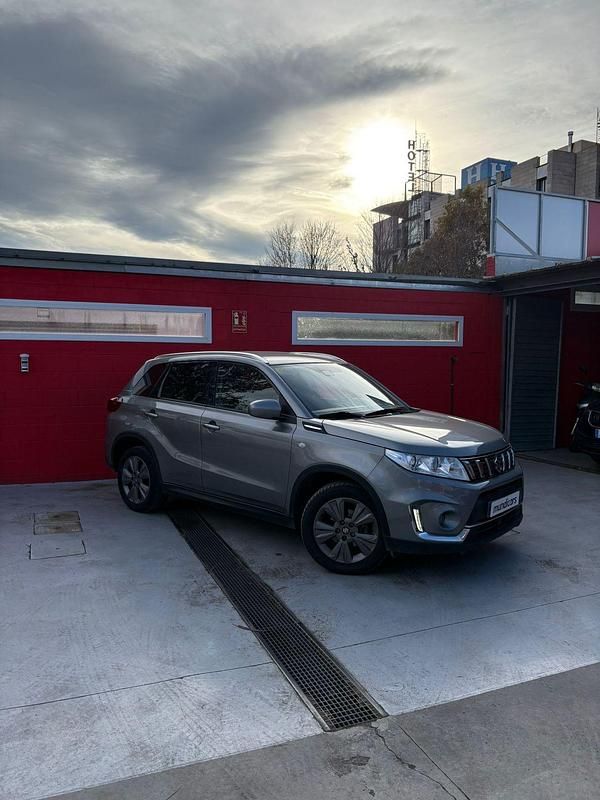 Usado Suzuki Vitara 111 CV (81 kW) 2019 Gris SUV