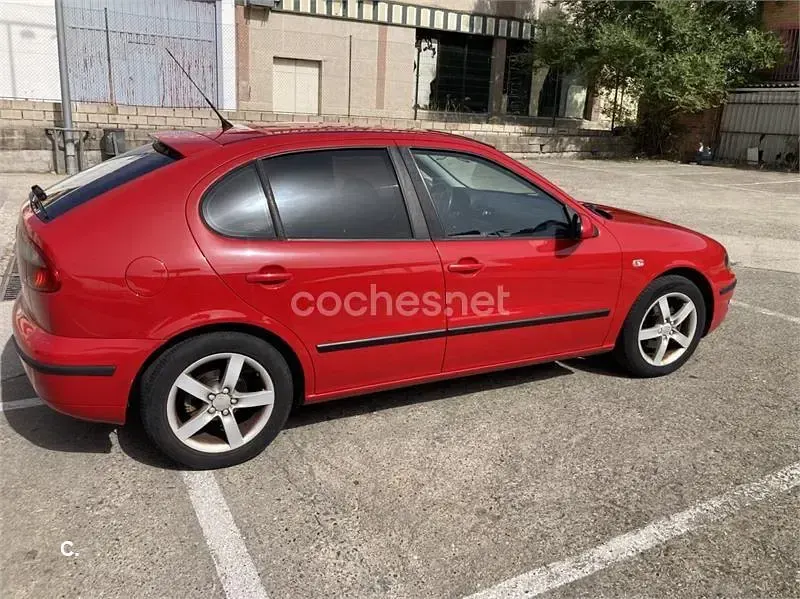 Usado Seat Leon 110 CV (80 kW) 2005 Rojo Utilitario