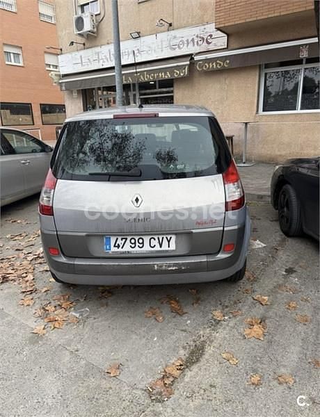 Usado Renault Scénic II Dynamique 120 CV (88 kW) 2004 Gris / plata Monovolumen