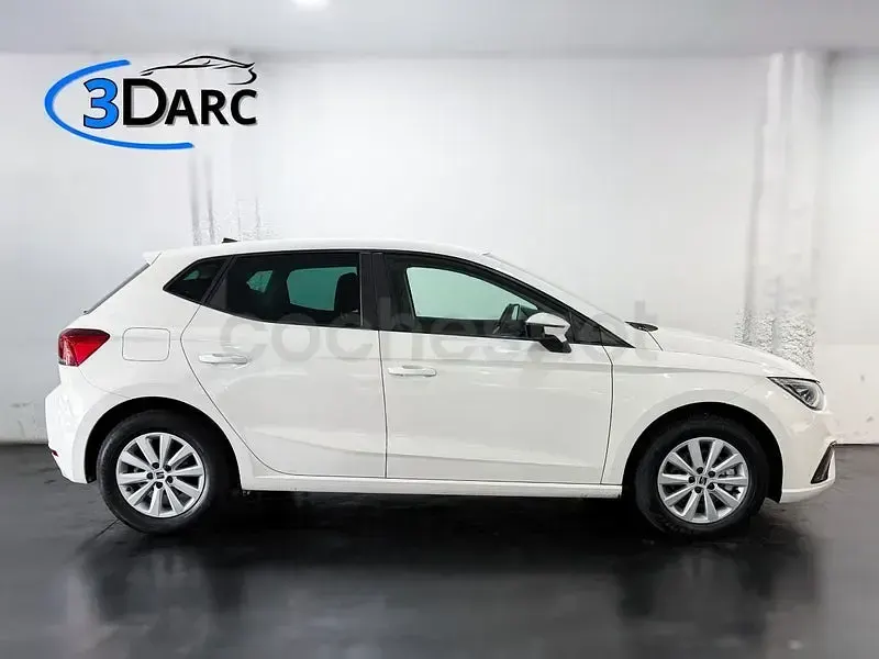 Usado Seat Ibiza Style Plus 110 CV (80 kW) 2022 Blanco Utilitario