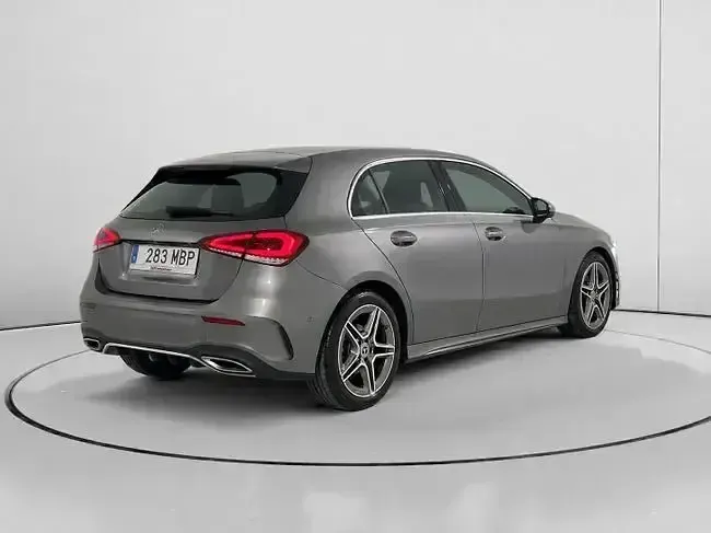 Usado Mercedes A180 116 CV (85 kW) 2022 Gris Berlina
