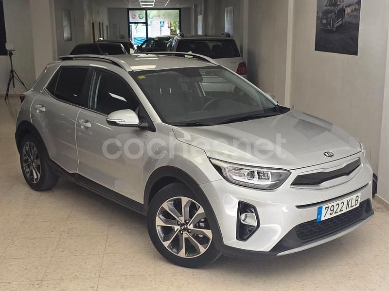 Usado Kia Stonic 110 CV (80 kW) 2018 Gris / plata SUV