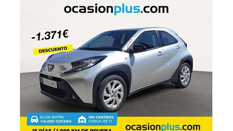Gris Usado 2024 Toyota Aygo Play Utilitario | 13.628 € (Precio justo) - Imagen 1/4