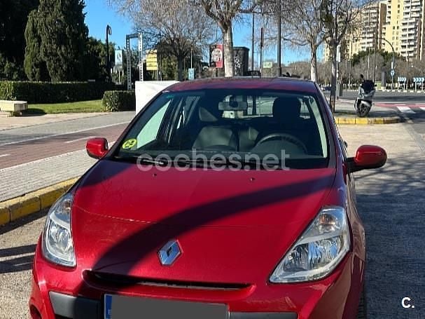Granate Usado 2009 Renault Clio II Berlina | 2950 € (Buen precio) - Imagen 1/4