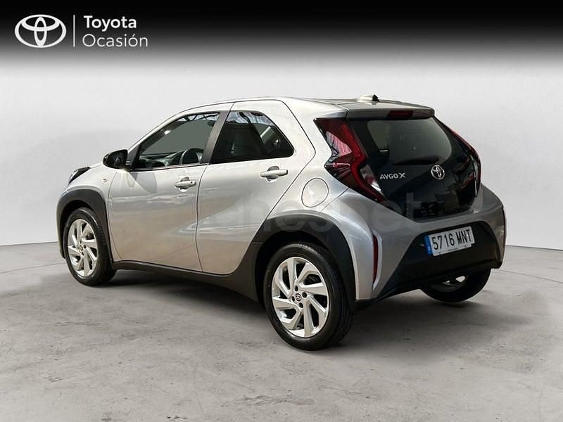 Usado Toyota Aygo X Play 72 CV (52 kW) 2024 Gris / plata SUV