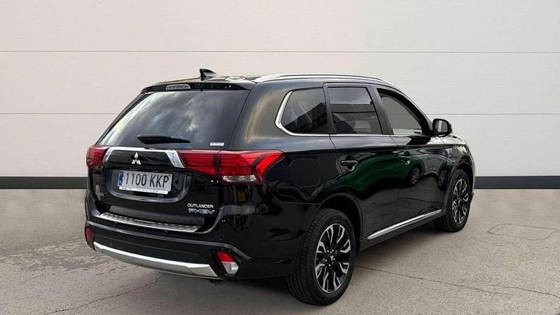 Usado Mitsubishi Outlander 205 CV (150 kW) 2018 Negro SUV