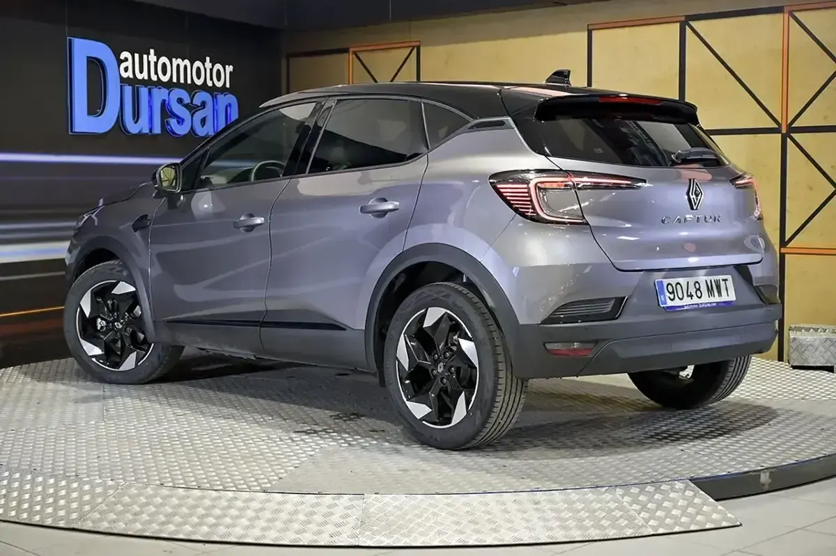 Usado Renault Captur Techno 140 CV (102 kW) 2024 Gris / plata SUV