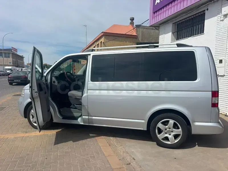 Usado VW Multivan Highline 174 CV (127 kW) 2006 Gris / plata Monovolumen