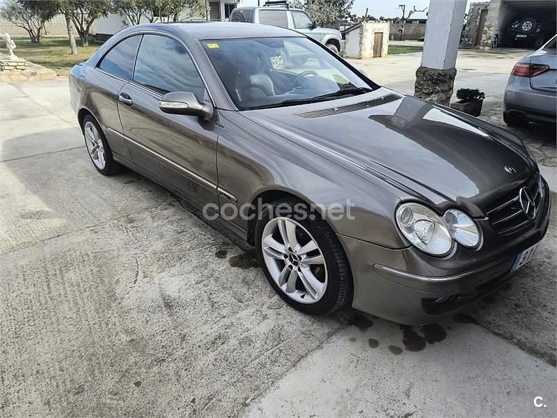 Usado Mercedes CLK220 Avantgarde 150 CV (110 kW) 2008 Beige Coupe