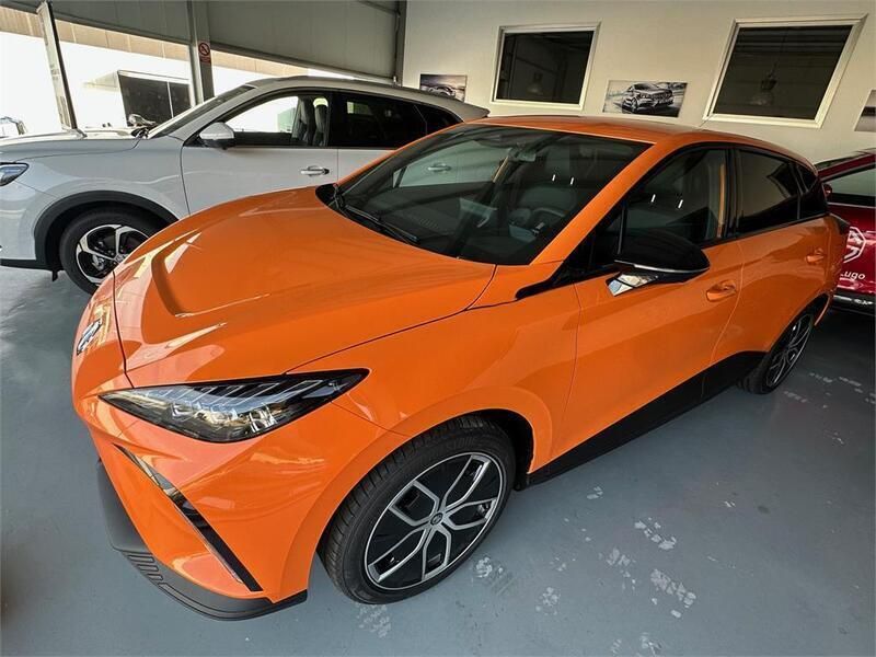 Naranja Nuevo 2025 MG MG4 EV Luxury Utilitario | 33.925 € (Un poco caro) - Imagen 1/4