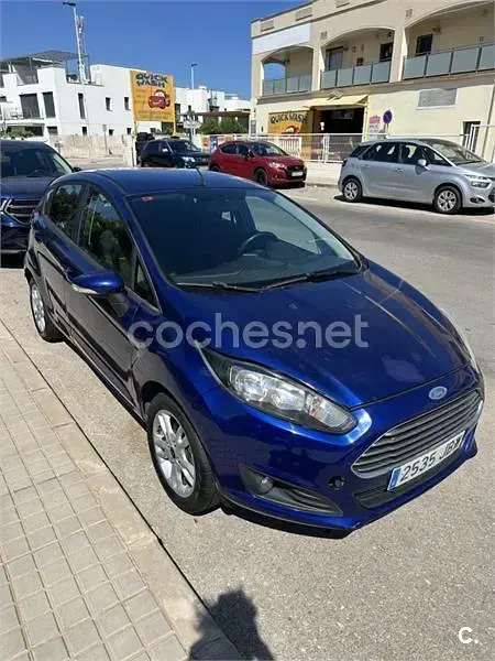 Usado Ford Fiesta Trend 82 CV (60 kW) 2014 Azul Utilitario