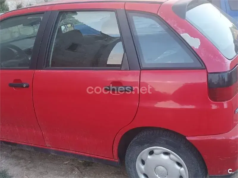Usado Seat Ibiza 60 CV (44 kW) 1999 Rojo Utilitario