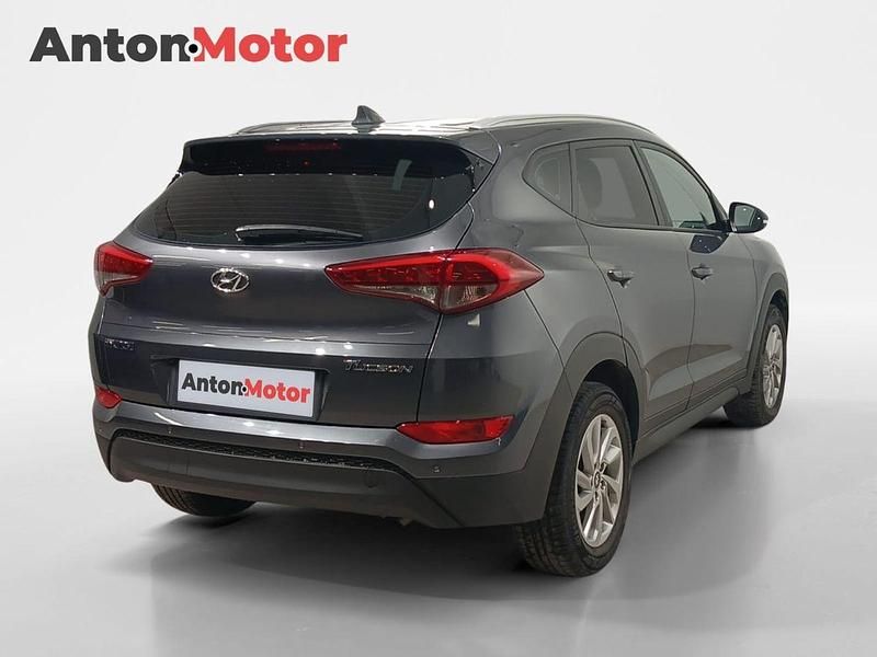 Usado Hyundai Tucson 131 CV (96 kW) 2017 Gris / plata SUV