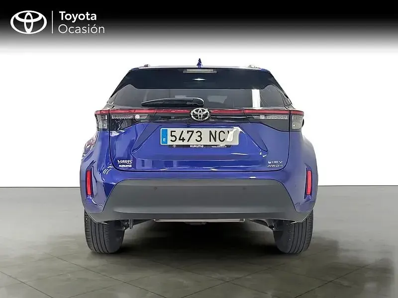 Usado Toyota Yaris Style 130 CV (95 kW) 2025 Rojo Utilitario