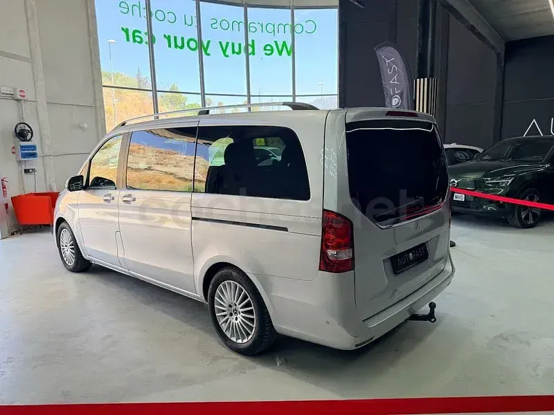 Usado Mercedes V220 Exclusive 163 CV (119 kW) 2019 Gris / plata Monovolumen