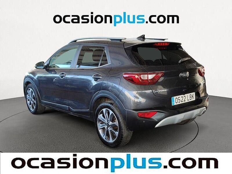 Usado Kia Stonic 100 CV (73 kW) 2019 Gris / plata SUV