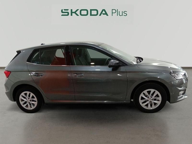 Usado Skoda Fabia Selection 95 CV (69 kW) 2025 Gris Utilitario