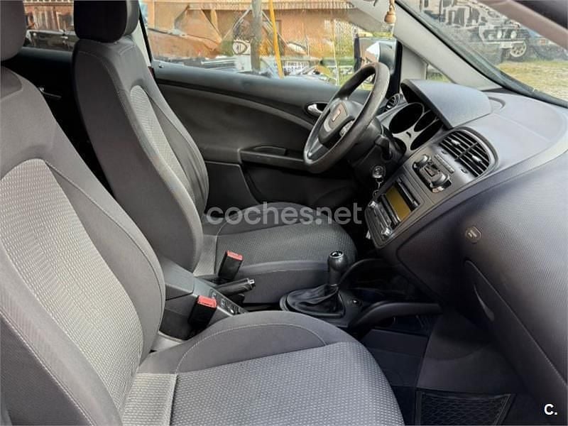 Usado Seat Altea XL Ecomotive 105 CV (77 kW) 2010 Negro Monovolumen