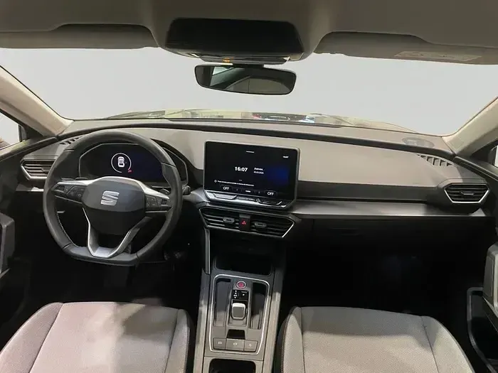 Usado Seat Leon Style 116 CV (85 kW) 2025 Gris Berlina