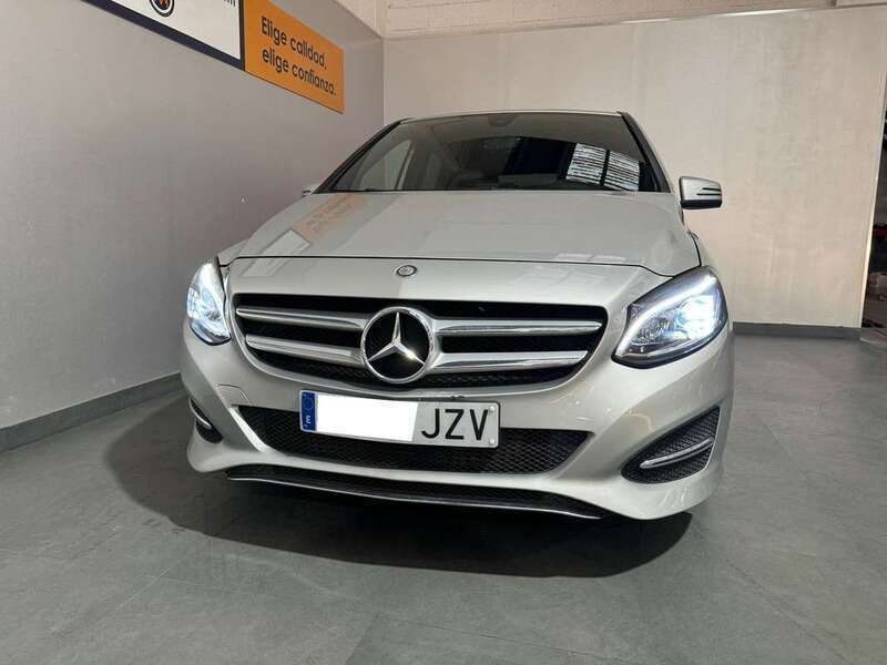 Usado Mercedes B200 136 CV (100 kW) 2017 Plateado Monovolumen